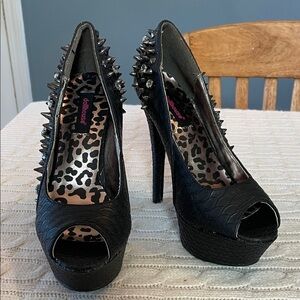 Women’s 6.5 embossed Dollhouse platform stiletto heels studded crystal gemstones